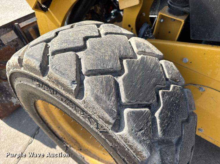 image for item DV4028 2018 Caterpillar 262D skid steer loader