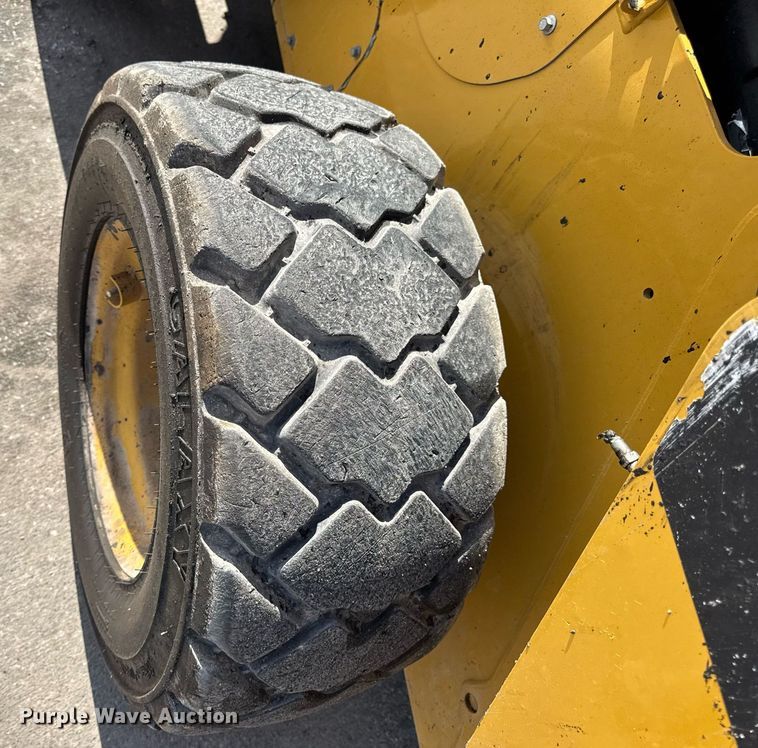 image for item DV4028 2018 Caterpillar 262D skid steer loader