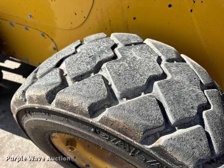 image for item DV4028 2018 Caterpillar 262D skid steer loader