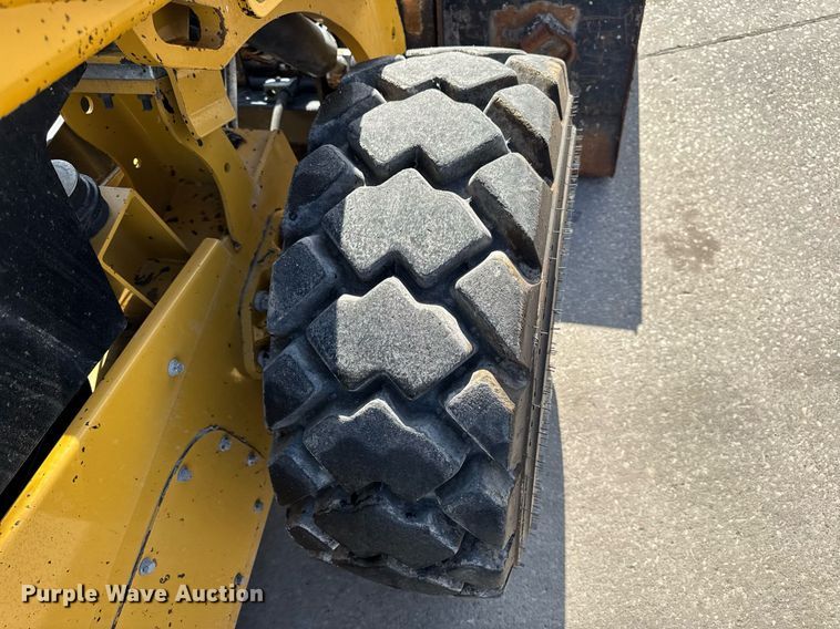 image for item DV4028 2018 Caterpillar 262D skid steer loader