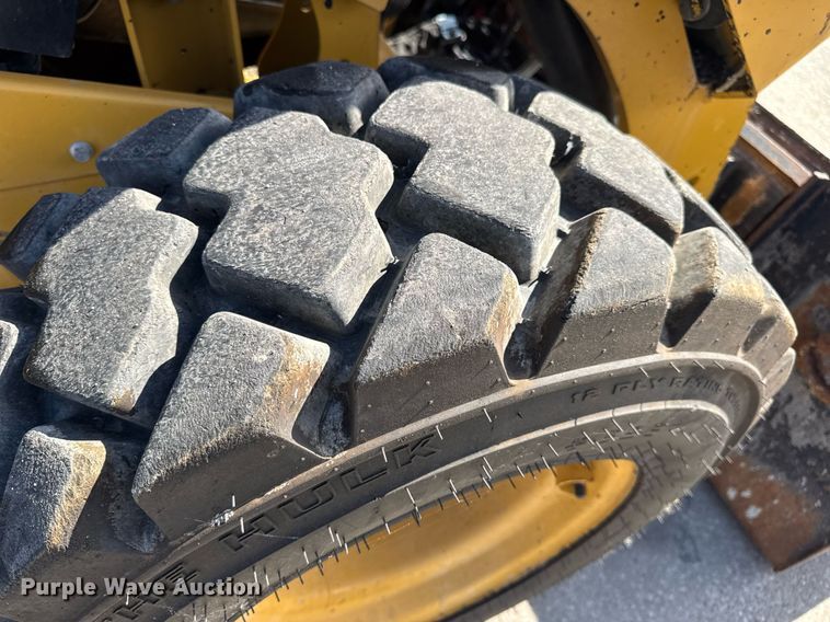 image for item DV4028 2018 Caterpillar 262D skid steer loader