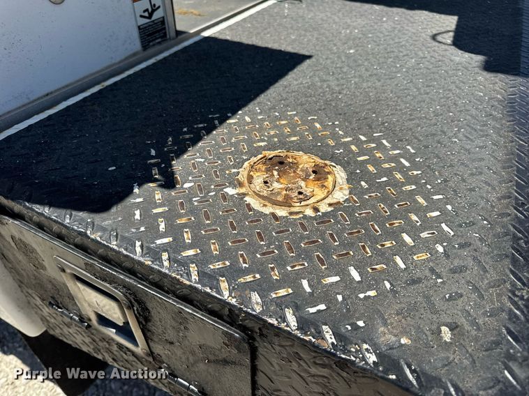 image for item DV4032 2011 Ford F450 Super Duty XL bucket truck