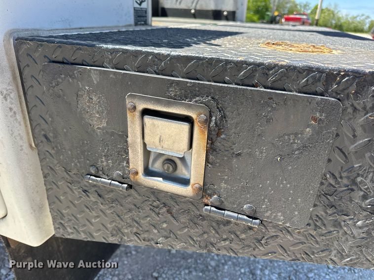 image for item DV4032 2011 Ford F450 Super Duty XL bucket truck