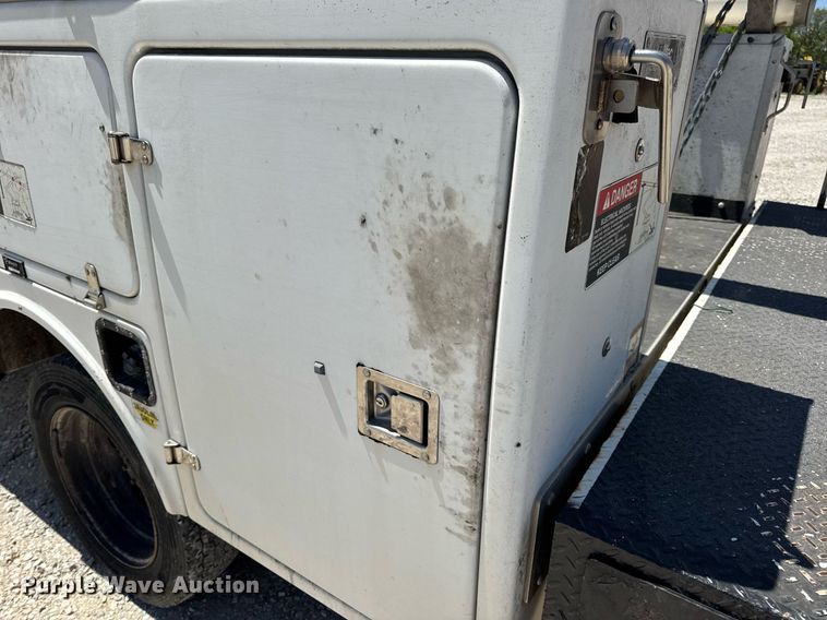 image for item DV4032 2011 Ford F450 Super Duty XL bucket truck