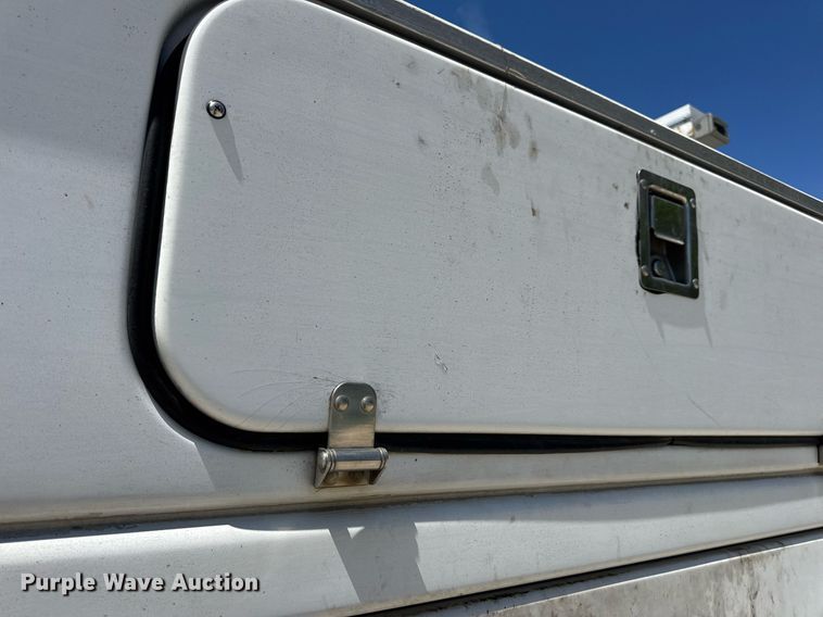 image for item DV4032 2011 Ford F450 Super Duty XL bucket truck