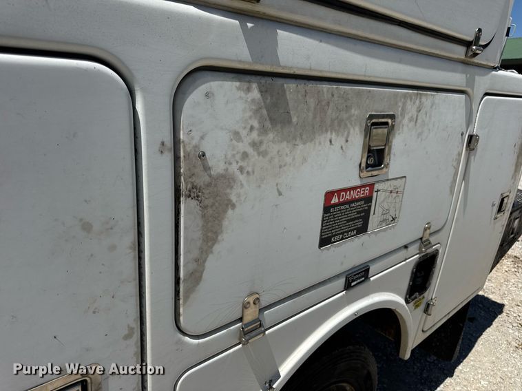 image for item DV4032 2011 Ford F450 Super Duty XL bucket truck