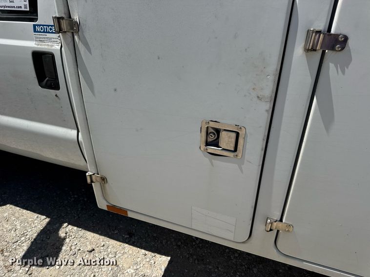 image for item DV4032 2011 Ford F450 Super Duty XL bucket truck