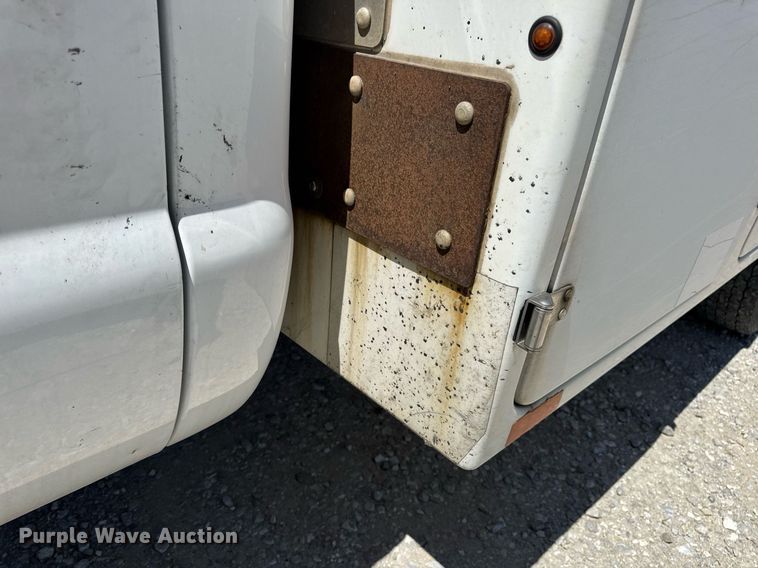 image for item DV4032 2011 Ford F450 Super Duty XL bucket truck