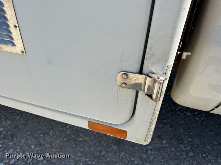 image for item DV4032 2011 Ford F450 Super Duty XL bucket truck