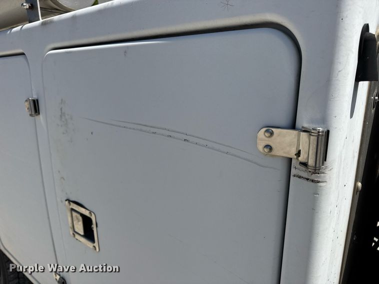 image for item DV4032 2011 Ford F450 Super Duty XL bucket truck