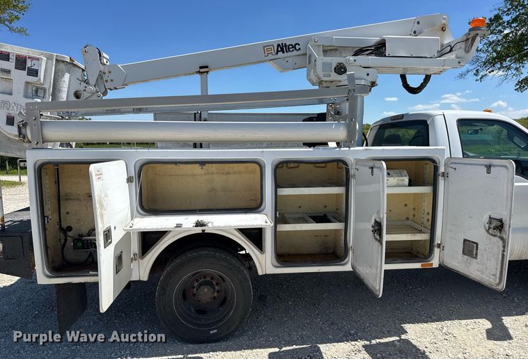 image for item DV4032 2011 Ford F450 Super Duty XL bucket truck