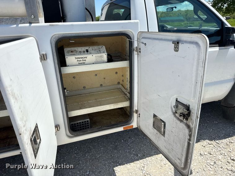 image for item DV4032 2011 Ford F450 Super Duty XL bucket truck