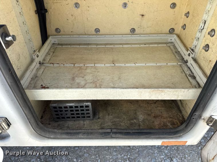 image for item DV4032 2011 Ford F450 Super Duty XL bucket truck