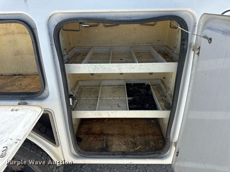 image for item DV4032 2011 Ford F450 Super Duty XL bucket truck