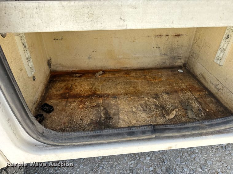 image for item DV4032 2011 Ford F450 Super Duty XL bucket truck