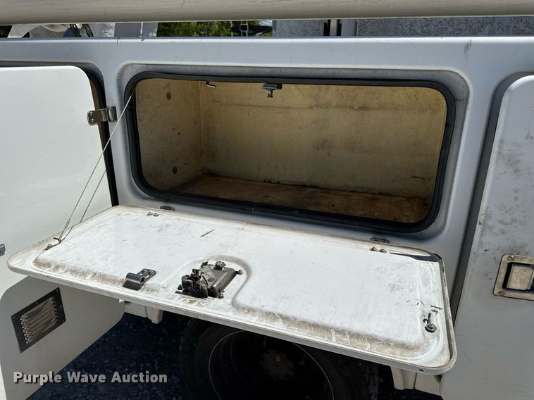 image for item DV4032 2011 Ford F450 Super Duty XL bucket truck