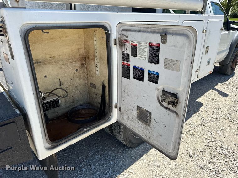 image for item DV4032 2011 Ford F450 Super Duty XL bucket truck