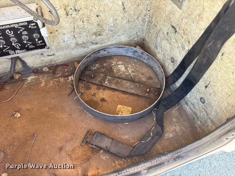 image for item DV4032 2011 Ford F450 Super Duty XL bucket truck