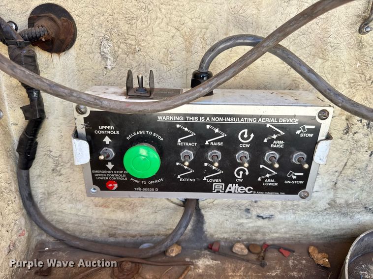 image for item DV4032 2011 Ford F450 Super Duty XL bucket truck