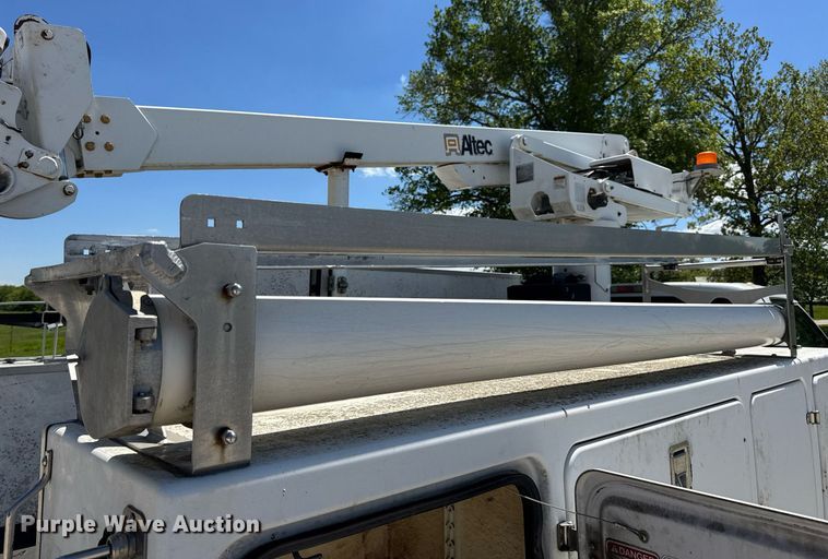 image for item DV4032 2011 Ford F450 Super Duty XL bucket truck