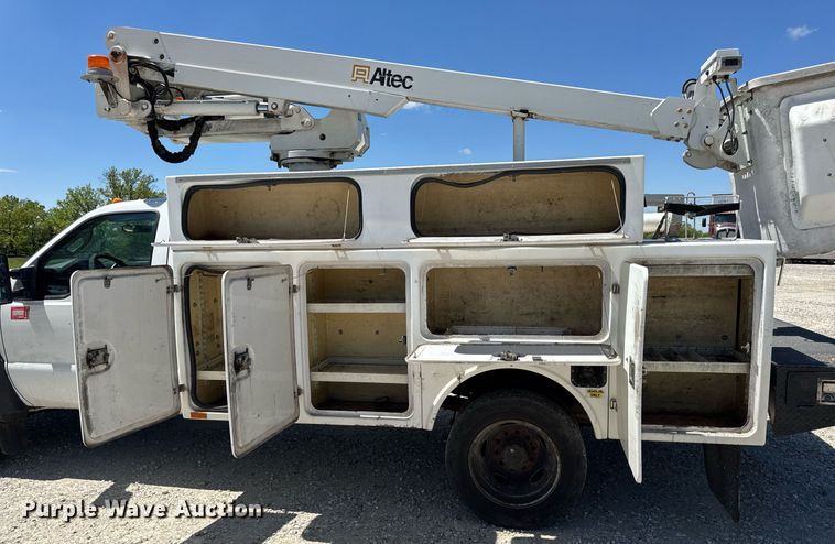 image for item DV4032 2011 Ford F450 Super Duty XL bucket truck