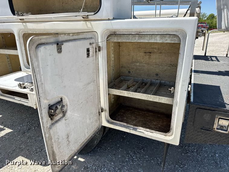 image for item DV4032 2011 Ford F450 Super Duty XL bucket truck