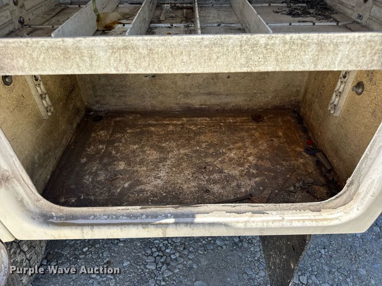 image for item DV4032 2011 Ford F450 Super Duty XL bucket truck