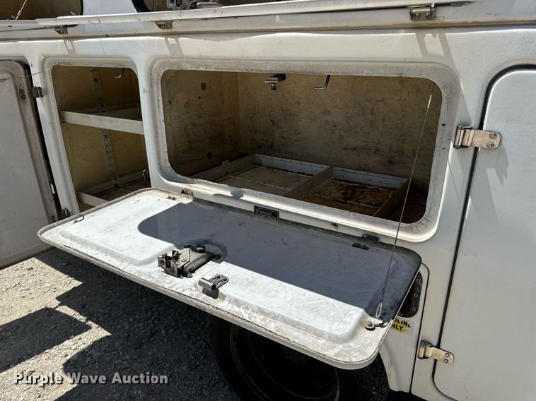 image for item DV4032 2011 Ford F450 Super Duty XL bucket truck