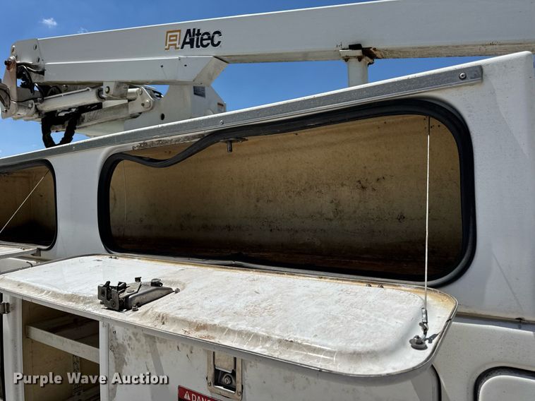 image for item DV4032 2011 Ford F450 Super Duty XL bucket truck