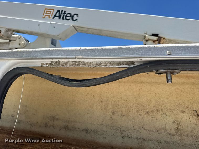 image for item DV4032 2011 Ford F450 Super Duty XL bucket truck