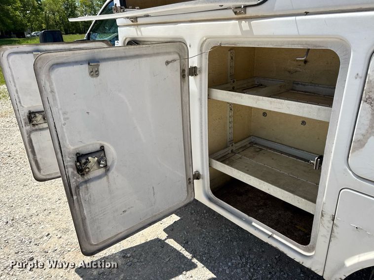 image for item DV4032 2011 Ford F450 Super Duty XL bucket truck