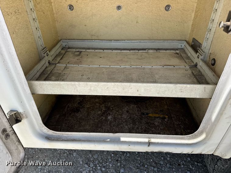 image for item DV4032 2011 Ford F450 Super Duty XL bucket truck