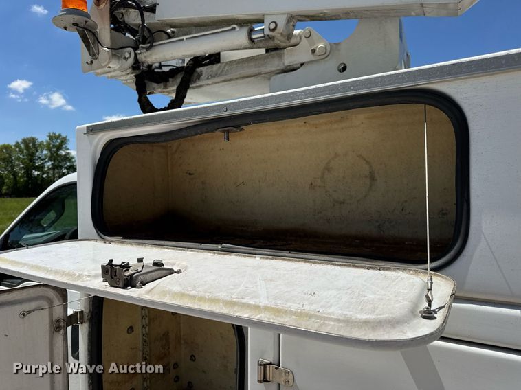 image for item DV4032 2011 Ford F450 Super Duty XL bucket truck