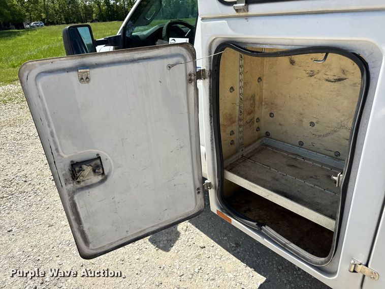 image for item DV4032 2011 Ford F450 Super Duty XL bucket truck