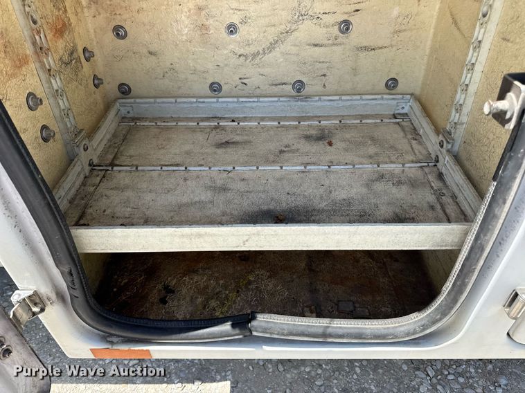 image for item DV4032 2011 Ford F450 Super Duty XL bucket truck