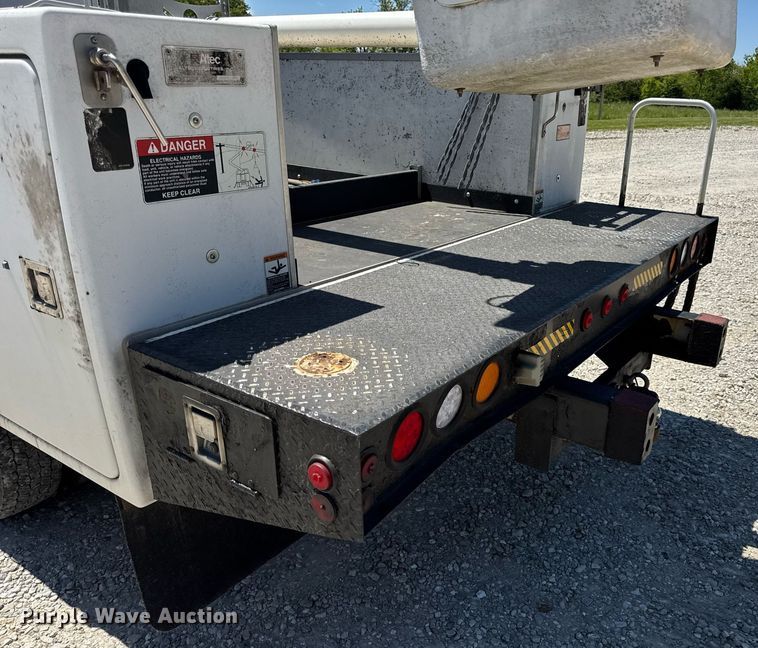 image for item DV4032 2011 Ford F450 Super Duty XL bucket truck