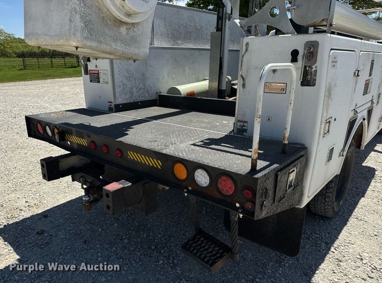 image for item DV4032 2011 Ford F450 Super Duty XL bucket truck