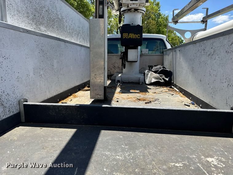 image for item DV4032 2011 Ford F450 Super Duty XL bucket truck