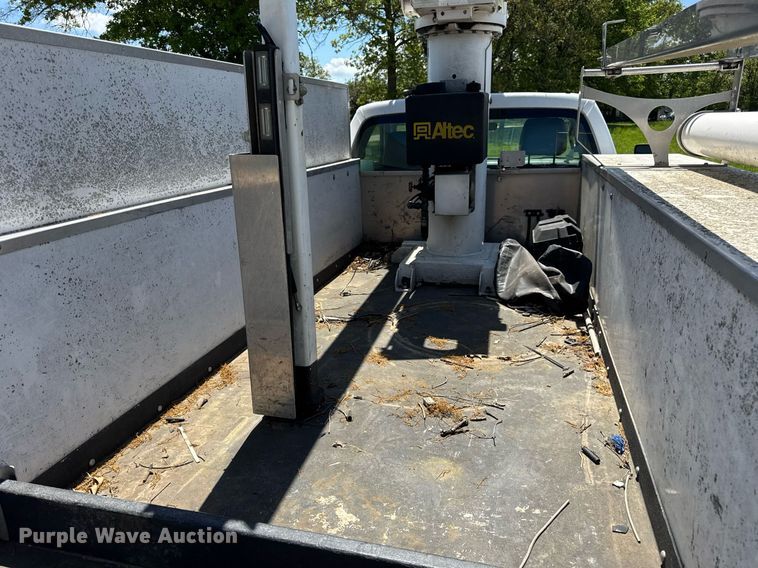 image for item DV4032 2011 Ford F450 Super Duty XL bucket truck