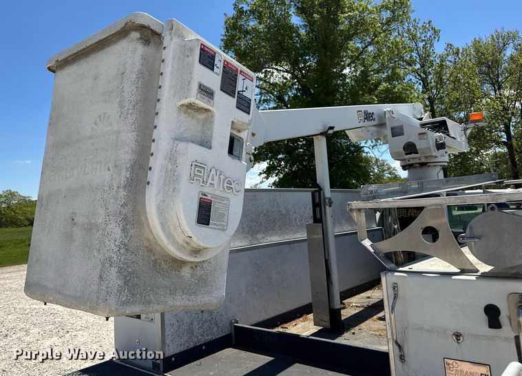 image for item DV4032 2011 Ford F450 Super Duty XL bucket truck