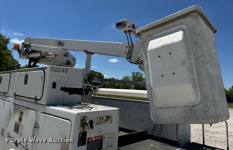 image for item DV4032 2011 Ford F450 Super Duty XL bucket truck