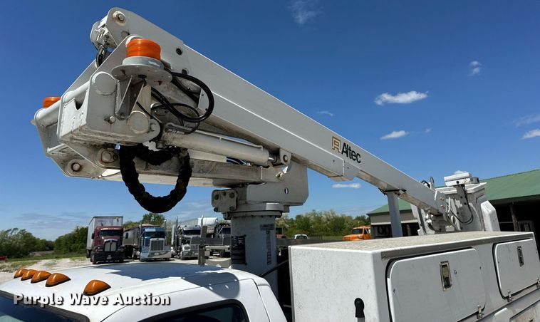 image for item DV4032 2011 Ford F450 Super Duty XL bucket truck