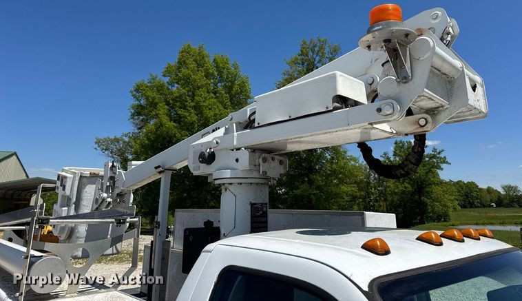 image for item DV4032 2011 Ford F450 Super Duty XL bucket truck