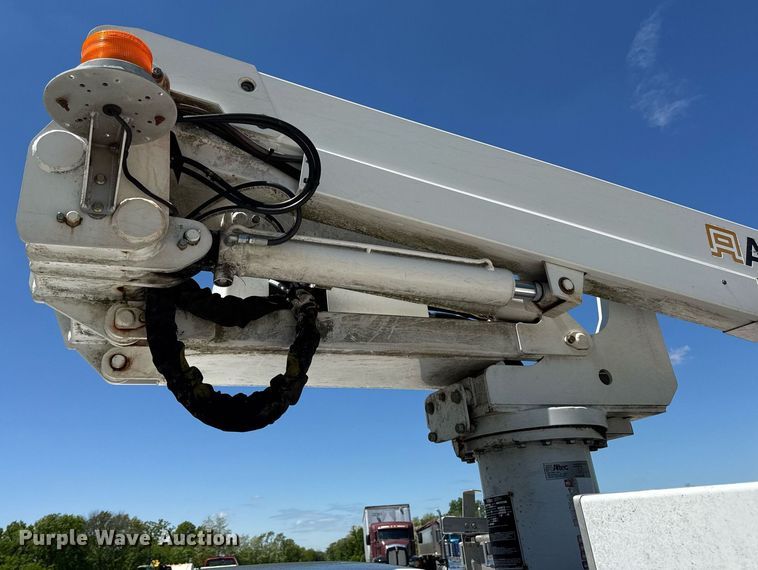 image for item DV4032 2011 Ford F450 Super Duty XL bucket truck