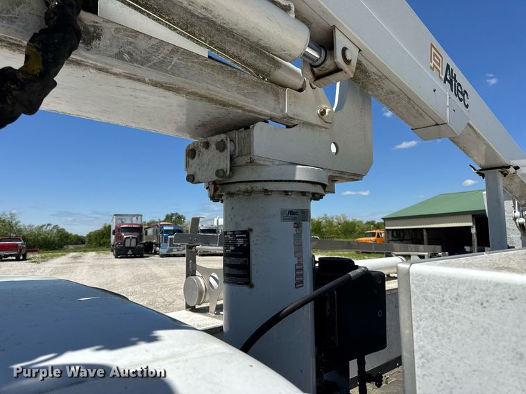 image for item DV4032 2011 Ford F450 Super Duty XL bucket truck