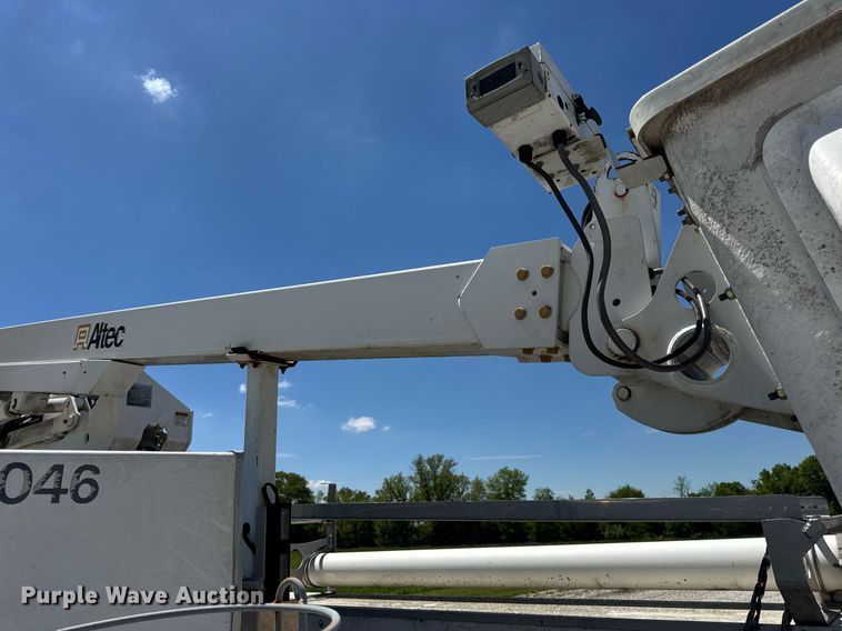 image for item DV4032 2011 Ford F450 Super Duty XL bucket truck