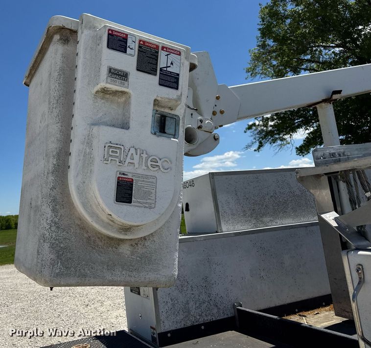 image for item DV4032 2011 Ford F450 Super Duty XL bucket truck