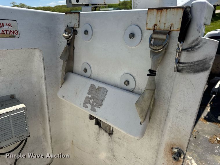 image for item DV4032 2011 Ford F450 Super Duty XL bucket truck