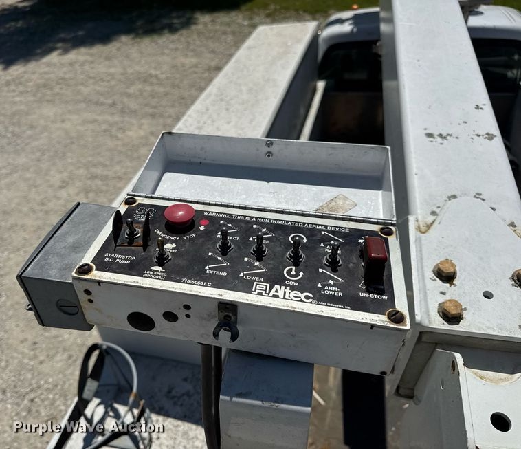 image for item DV4032 2011 Ford F450 Super Duty XL bucket truck