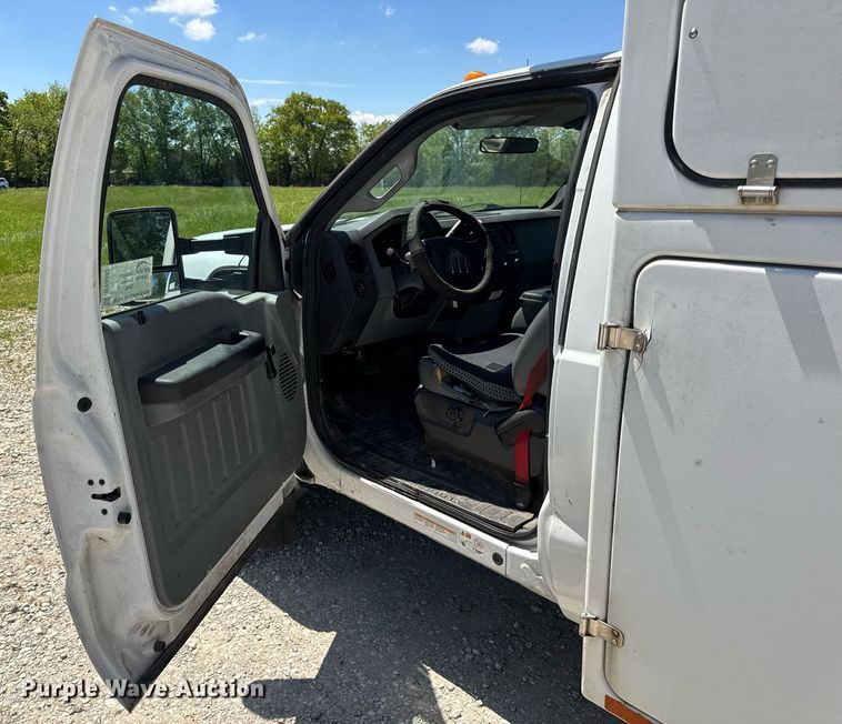 image for item DV4032 2011 Ford F450 Super Duty XL bucket truck